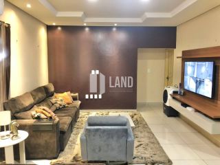 Casa no Dirceu, BEM AMPLA e Porteira Fechada.