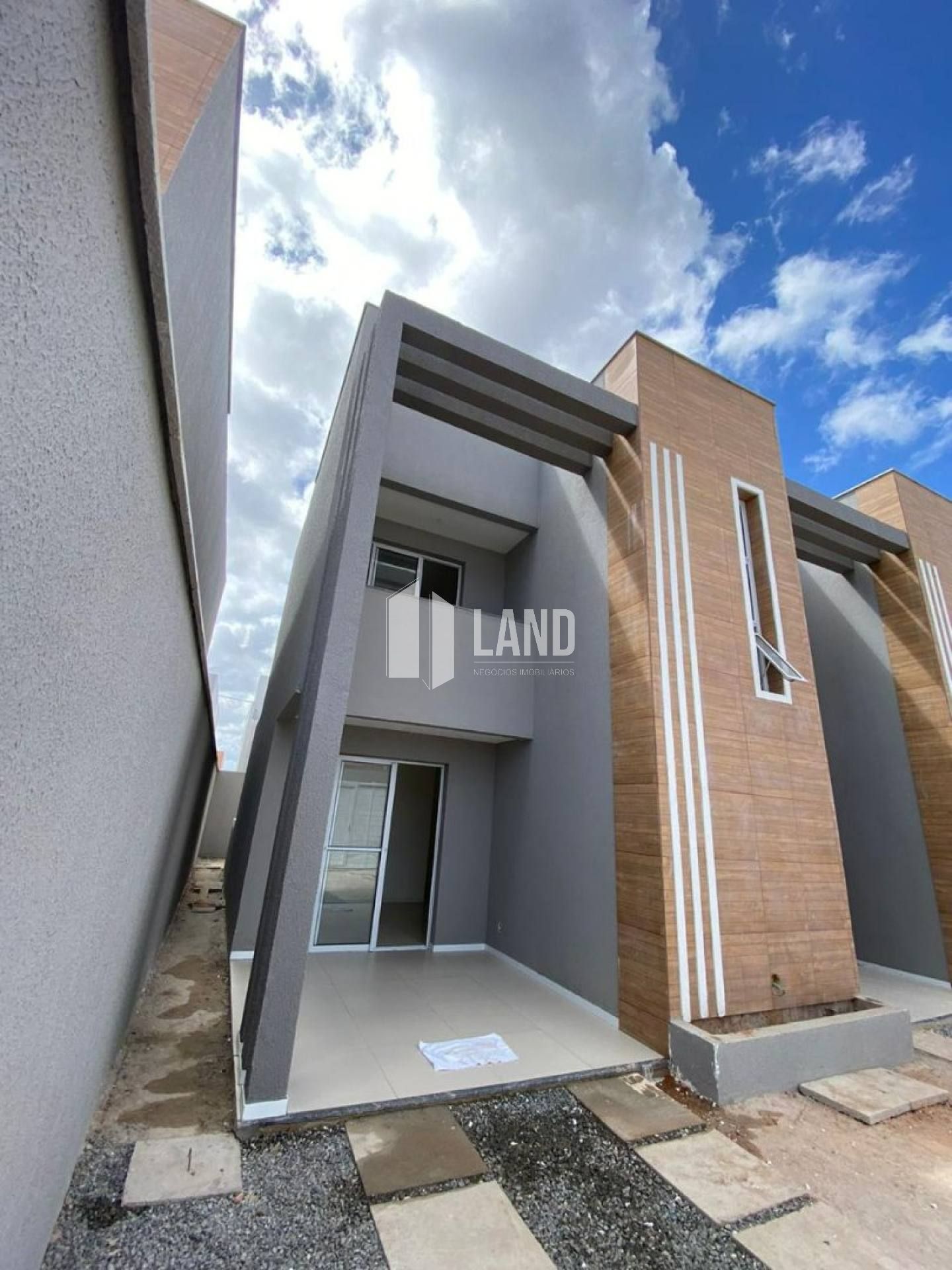 Casa em rua privativa com 3 suítes no Eusébio - R$380.000,00