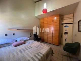 Casa na zona leste com 398m² - PORTEIRA FECHADA