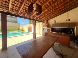 Casa na zona leste com 398m² - PORTEIRA FECHADA