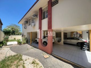 Casa na zona leste com 398m² - PORTEIRA FECHADA