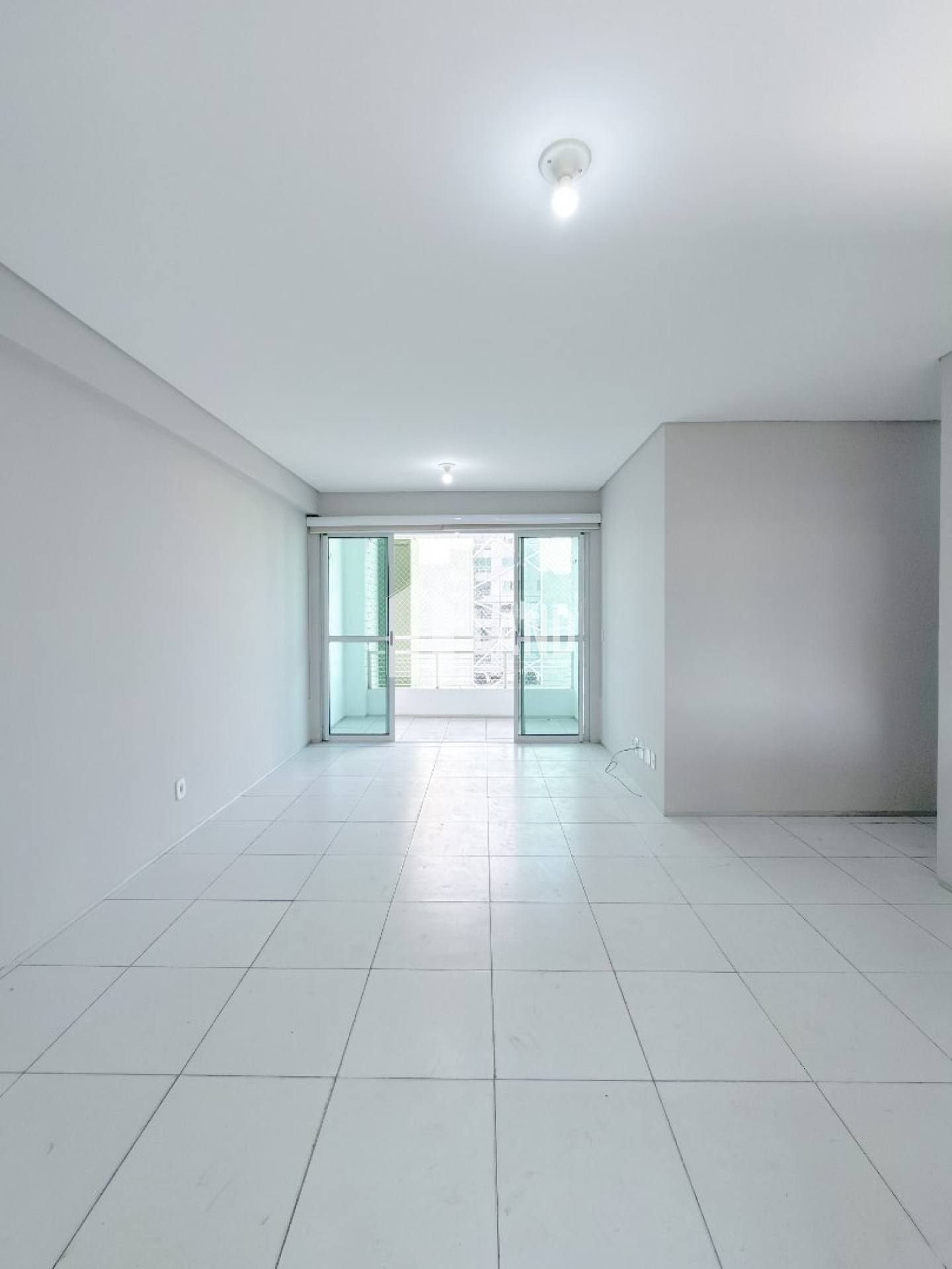 Apartamento de 84m² na zona leste próximo a uma escola