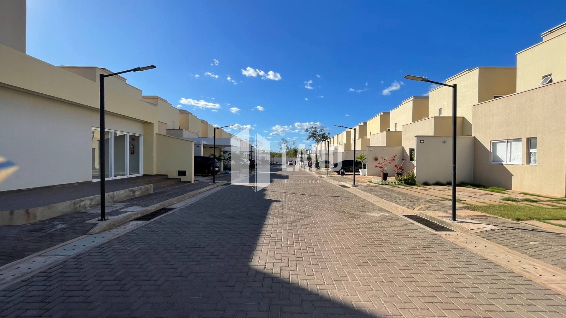 Casa de Condomínio Para Vender com 3 quartos 2 suítes no bairro Morros em Teresina