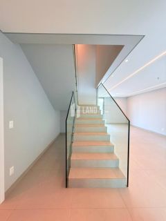 Casa de condomínio no Aldebaran Leste com 4 suítes e fino acabamento