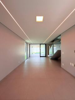 Casa de condomínio no Aldebaran Leste com 4 suítes e fino acabamento