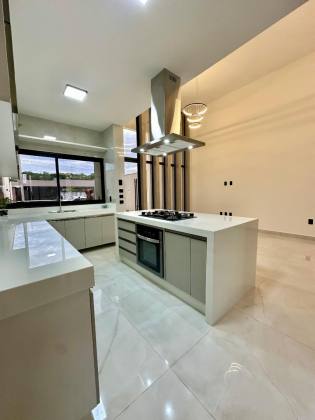 Casa para vender com 4 quartos 4 suítes no Eusébio													<<< Selecione uma Cidade em 													<<< Selecione um Estado