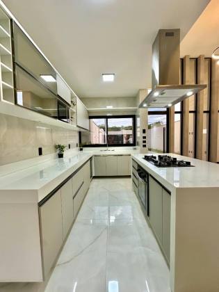 Casa para vender com 4 quartos 4 suítes no Eusébio													<<< Selecione uma Cidade em 													<<< Selecione um Estado