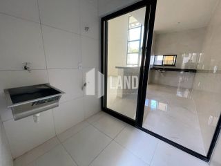 Casa Para Vender com 3 quartos 3 suítes no bairro Lagoa Redonda em Fortaleza