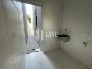 Casa Para Vender com 3 quartos 3 suítes no bairro Lagoa Redonda em Fortaleza