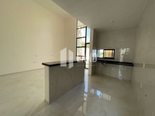 Casa Para Vender com 3 quartos 3 suítes no bairro Lagoa Redonda em Fortaleza