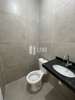 Casa Para Vender com 3 quartos 3 suítes no bairro Lagoa Redonda em Fortaleza