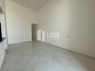 Casa Para Vender com 3 quartos 3 suítes no bairro Lagoa Redonda em Fortaleza