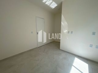 Casa Para Vender com 3 quartos 3 suítes no bairro Lagoa Redonda em Fortaleza