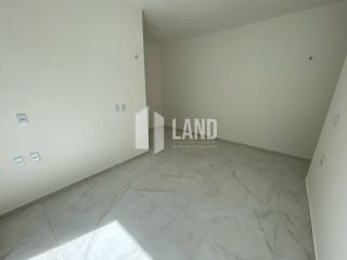 Casa Para Vender com 3 quartos 3 suítes no bairro Lagoa Redonda em Fortaleza