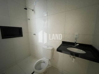 Casa Para Vender com 3 quartos 3 suítes no bairro Lagoa Redonda em Fortaleza