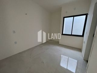 Casa Para Vender com 3 quartos 3 suítes no bairro Lagoa Redonda em Fortaleza