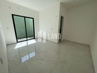 Casa Para Vender com 3 quartos 3 suítes no bairro Lagoa Redonda em Fortaleza