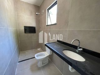 Casa Para Vender com 3 quartos 3 suítes no bairro Lagoa Redonda em Fortaleza