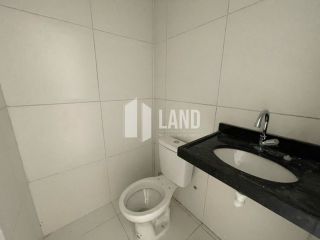 Casa Para Vender com 3 quartos 3 suítes no bairro Lagoa Redonda em Fortaleza