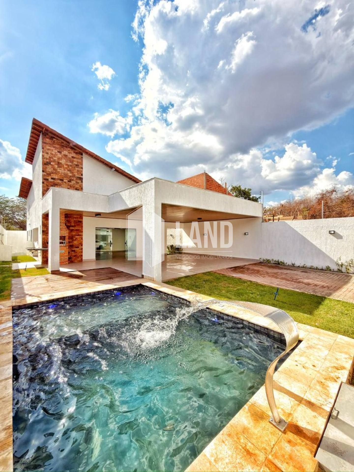 Casa Para Vender com 3 quartos 3 suítes no bairro Uruguai em Teresina