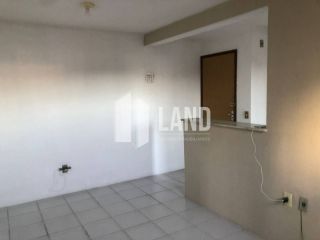 Apartamento com 2 quartos no Mondubim - R$200.000,00