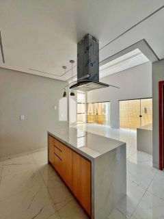 Casa Para Vender com 3 quartos 3 suítes no bairro Parque Piauí em Timon