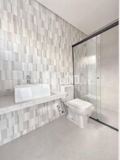 Casa Para Vender com 4 quartos 3 suítes no bairro Uruguai em Teresina