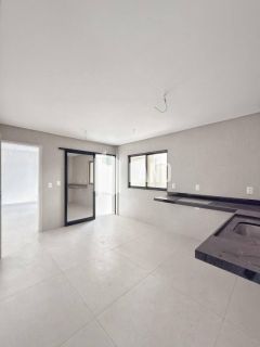 Casa Para Vender com 4 quartos 3 suítes no bairro Uruguai em Teresina