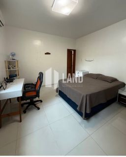 Casa de 400m2 no Bairro Jóquei, de 04 suítes, bem localizado