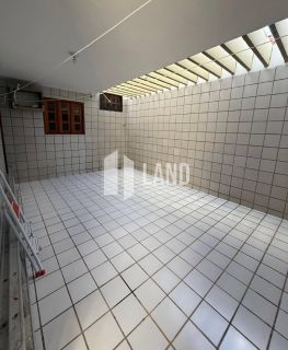 Casa de 400m2 no Bairro Jóquei, de 04 suítes, bem localizado