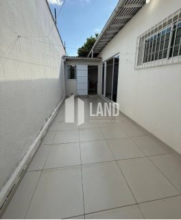 Casa de 400m2 no Bairro Jóquei, de 04 suítes, bem localizado