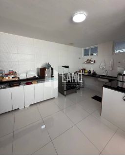 Casa de 400m2 no Bairro Jóquei, de 04 suítes, bem localizado