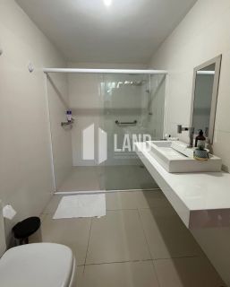 Casa de 400m2 no Bairro Jóquei, de 04 suítes, bem localizado