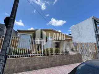 Casa Para Vender com 5 quartos (1 suíte), 3 banheiros, 2 salas, 5 vagas de garagem, quintal, 240m2 (casa), 420m2 (terreno), R$ 1.900.000 - bairro Parque Araxá (vizinha ao restaurante Ordones) - Fortaleza/Ce 