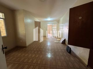 Casa Para Vender com 5 quartos (1 suíte), 3 banheiros, 2 salas, 5 vagas de garagem, quintal, 240m2 (casa), 420m2 (terreno), R$ 1.900.000 - bairro Parque Araxá (vizinha ao restaurante Ordones) - Fortaleza/Ce 