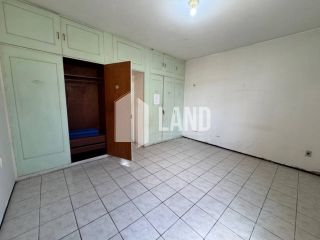 Casa Para Vender com 5 quartos (1 suíte), 3 banheiros, 2 salas, 5 vagas de garagem, quintal, 240m2 (casa), 420m2 (terreno), R$ 1.900.000 - bairro Parque Araxá (vizinha ao restaurante Ordones) - Fortaleza/Ce 