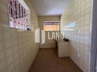 Casa Para Vender com 5 quartos (1 suíte), 3 banheiros, 2 salas, 5 vagas de garagem, quintal, 240m2 (casa), 420m2 (terreno), R$ 1.900.000 - bairro Parque Araxá (vizinha ao restaurante Ordones) - Fortaleza/Ce 