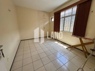 Casa Para Vender com 5 quartos (1 suíte), 3 banheiros, 2 salas, 5 vagas de garagem, quintal, 240m2 (casa), 420m2 (terreno), R$ 1.900.000 - bairro Parque Araxá (vizinha ao restaurante Ordones) - Fortaleza/Ce 