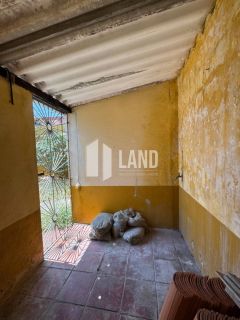 Casa Para Vender com 5 quartos (1 suíte), 3 banheiros, 2 salas, 5 vagas de garagem, quintal, 240m2 (casa), 420m2 (terreno), R$ 1.900.000 - bairro Parque Araxá (vizinha ao restaurante Ordones) - Fortaleza/Ce 