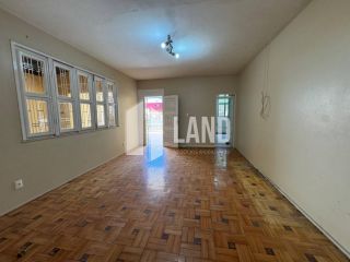 Casa Para Vender com 5 quartos (1 suíte), 3 banheiros, 2 salas, 5 vagas de garagem, quintal, 240m2 (casa), 420m2 (terreno), R$ 1.900.000 - bairro Parque Araxá (vizinha ao restaurante Ordones) - Fortaleza/Ce 