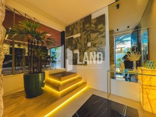 Casa Duplex Altissimo Padrao no Alphaville Eusebio (Porteira Fechada) - 5 suítes, energia solar, automatizada, escritorio, closet, adega, piscina, spa aquecido, deck, churrasqueira, carregador carro eletrico, 3 vagas - 467m² - R$ 5.700.000 - Alpha Eusebio