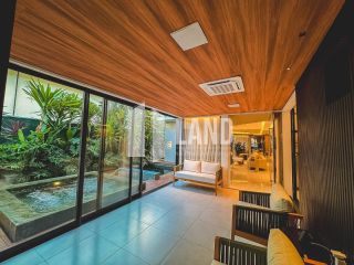 Casa Duplex Altissimo Padrao no Alphaville Eusebio (Porteira Fechada) - 5 suítes, energia solar, automatizada, escritorio, closet, adega, piscina, spa aquecido, deck, churrasqueira, carregador carro eletrico, 3 vagas - 467m² - R$ 5.700.000 - Alpha Eusebio