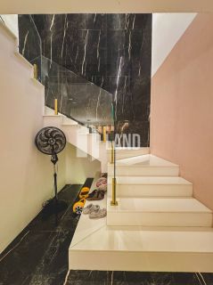 Casa Duplex Altissimo Padrao no Alphaville Eusebio (Porteira Fechada) - 5 suítes, energia solar, automatizada, escritorio, closet, adega, piscina, spa aquecido, deck, churrasqueira, carregador carro eletrico, 3 vagas - 467m² - R$ 5.700.000 - Alpha Eusebio