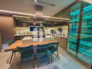 Casa Duplex Altissimo Padrao no Alphaville Eusebio (Porteira Fechada) - 5 suítes, energia solar, automatizada, escritorio, closet, adega, piscina, spa aquecido, deck, churrasqueira, carregador carro eletrico, 3 vagas - 467m² - R$ 5.700.000 - Alpha Eusebio