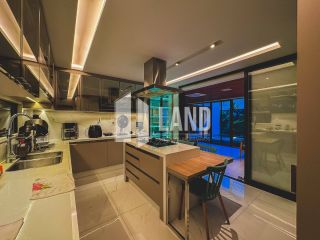 Casa Duplex Altissimo Padrao no Alphaville Eusebio (Porteira Fechada) - 5 suítes, energia solar, automatizada, escritorio, closet, adega, piscina, spa aquecido, deck, churrasqueira, carregador carro eletrico, 3 vagas - 467m² - R$ 5.700.000 - Alpha Eusebio