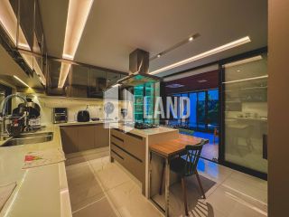 Casa Duplex Altissimo Padrao no Alphaville Eusebio (Porteira Fechada) - 5 suítes, energia solar, automatizada, escritorio, closet, adega, piscina, spa aquecido, deck, churrasqueira, carregador carro eletrico, 3 vagas - 467m² - R$ 5.700.000 - Alpha Eusebio