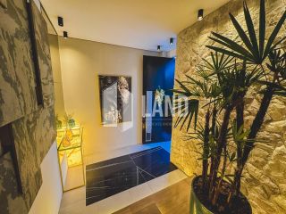 Casa Duplex Altissimo Padrao no Alphaville Eusebio (Porteira Fechada) - 5 suítes, energia solar, automatizada, escritorio, closet, adega, piscina, spa aquecido, deck, churrasqueira, carregador carro eletrico, 3 vagas - 467m² - R$ 5.700.000 - Alpha Eusebio