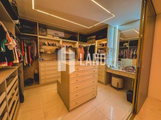 Casa Duplex Altissimo Padrao no Alphaville Eusebio (Porteira Fechada) - 5 suítes, energia solar, automatizada, escritorio, closet, adega, piscina, spa aquecido, deck, churrasqueira, carregador carro eletrico, 3 vagas - 467m² - R$ 5.700.000 - Alpha Eusebio