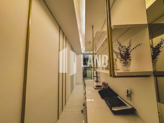 Casa Duplex Altissimo Padrao no Alphaville Eusebio (Porteira Fechada) - 5 suítes, energia solar, automatizada, escritorio, closet, adega, piscina, spa aquecido, deck, churrasqueira, carregador carro eletrico, 3 vagas - 467m² - R$ 5.700.000 - Alpha Eusebio