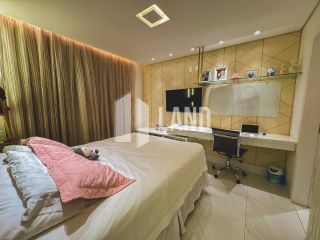 Casa Duplex Altissimo Padrao no Alphaville Eusebio (Porteira Fechada) - 5 suítes, energia solar, automatizada, escritorio, closet, adega, piscina, spa aquecido, deck, churrasqueira, carregador carro eletrico, 3 vagas - 467m² - R$ 5.700.000 - Alpha Eusebio